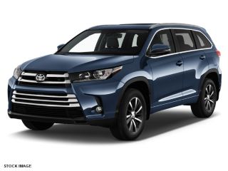 Used 2017 Toyota Highlander XLE in Schaumburg, Illinois