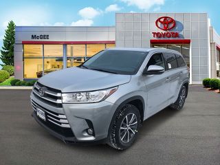 Used 2018 Toyota Highlander in Dudley, Massachusetts