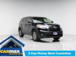 Used 2014 Toyota Highlander XLE in Schaumburg, Illinois