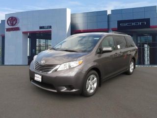 Used 2017 Toyota Sienna LE in Manassas, Virginia