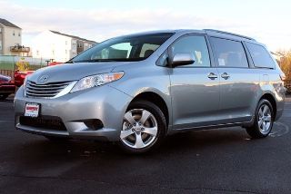 Used 2017 Toyota Sienna LE in Fredericksburg, Virginia