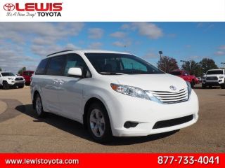 Used 2017 Toyota Sienna LE in Topeka, Kansas