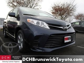 Used 2018 Toyota Sienna LE in North Brunswick, New Jersey
