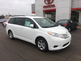 Used 2017 Toyota Sienna LE in Wynne, Arkansas