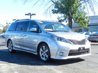 Used 2013 Toyota Sienna SE in Hoffman Estates, Illinois