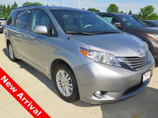 Used 2013 Toyota Sienna XLE in Crystal Lake, Illinois