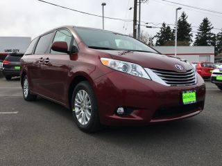 Used 2017 Toyota Sienna XLE in Seattle, Washington