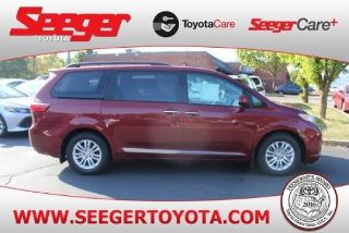 Used 2017 Toyota Sienna XLE in Creve Coeur, Missouri
