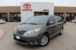 Used 2017 Toyota Sienna XLE in Burleson, Texas
