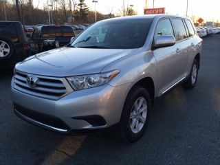 Used 2012 Toyota Highlander in Auburn, Massachusetts