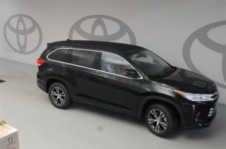 Used 2017 Toyota Highlander LE in Dothan, Alabama