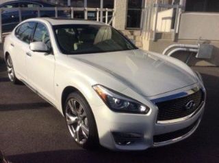 Infiniti Q70 2015