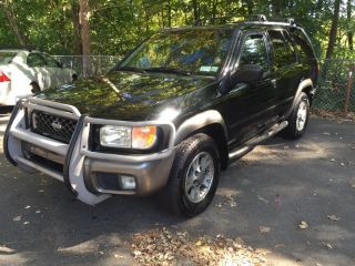 Used 2001 Nissan Pathfinder in Bristol, Connecticut
